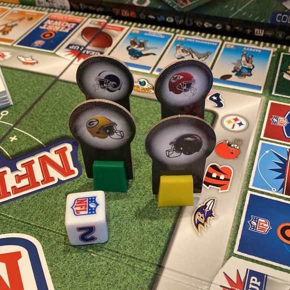 NFL🏈opoly Board Game - Picture 10 of 12